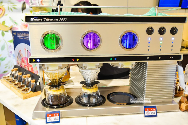 Let’s Café 品牌旗艦店-24H不打烊café,引進UCC咖啡大師重現大師手沖風味,還有冰涼綿密泡沫咖啡-全家便利商店台發店