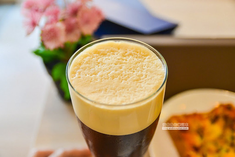 Let’s Café 品牌旗艦店-24H不打烊café,引進UCC咖啡大師重現大師手沖風味,還有冰涼綿密泡沫咖啡-全家便利商店台發店