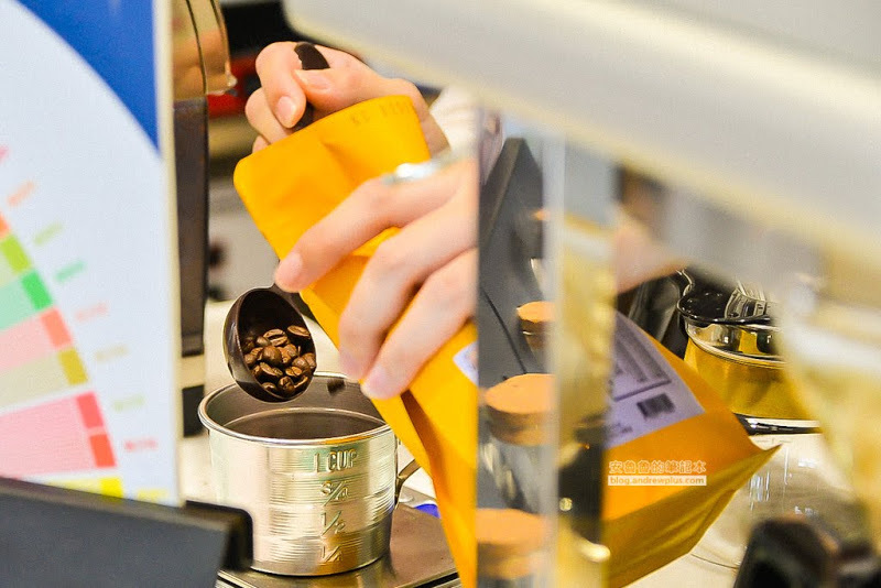 Let’s Café 品牌旗艦店-24H不打烊café,引進UCC咖啡大師重現大師手沖風味,還有冰涼綿密泡沫咖啡-全家便利商店台發店