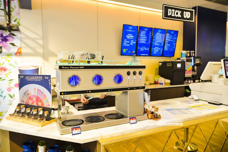 Let’s Café 品牌旗艦店-24H不打烊café,引進UCC咖啡大師重現大師手沖風味,還有冰涼綿密泡沫咖啡-全家便利商店台發店