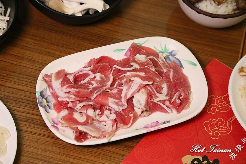 胡椒口味的羊肉爐吃過沒?老台南的口袋名單有新吃法:鄉野炭燒羊肉爐南紡店! - 熱血玩台南。跳躍新世界