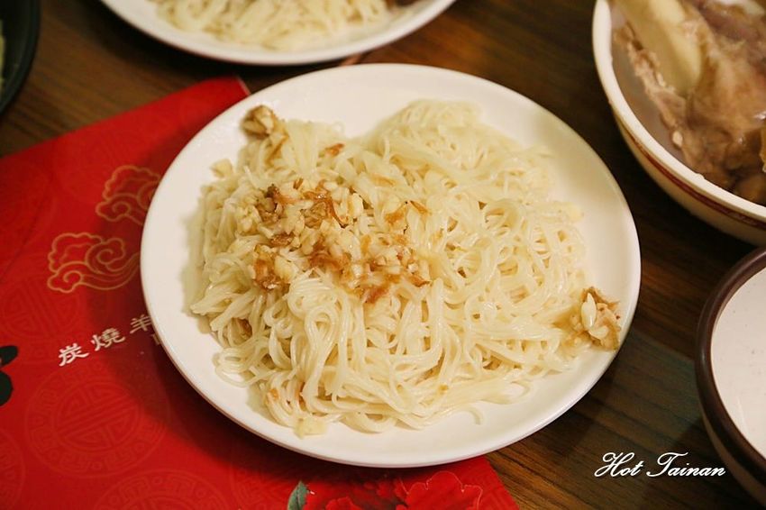 胡椒口味的羊肉爐吃過沒?老台南的口袋名單有新吃法:鄉野炭燒羊肉爐南紡店! - 熱血玩台南。跳躍新世界