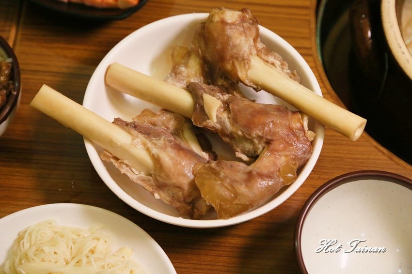 胡椒口味的羊肉爐吃過沒?老台南的口袋名單有新吃法:鄉野炭燒羊肉爐南紡店! - 熱血玩台南。跳躍新世界