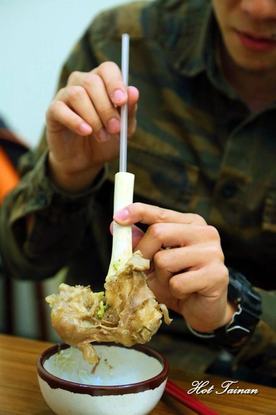 胡椒口味的羊肉爐吃過沒?老台南的口袋名單有新吃法:鄉野炭燒羊肉爐南紡店! - 熱血玩台南。跳躍新世界