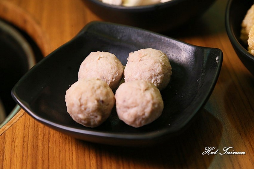 胡椒口味的羊肉爐吃過沒?老台南的口袋名單有新吃法:鄉野炭燒羊肉爐南紡店! - 熱血玩台南。跳躍新世界