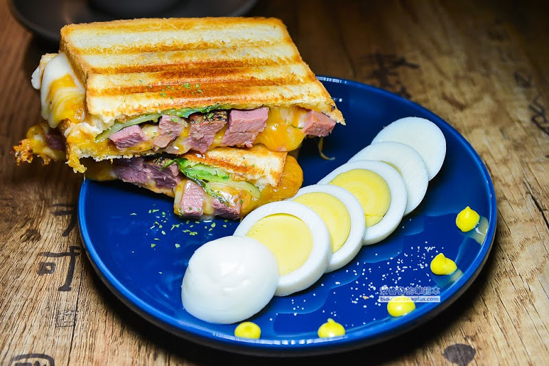 Jiala coffee-榮星花園旁用料豐富的熱壓吐司和杯子鬆餅