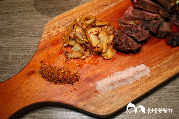 買醉串燒酒場：宜蘭宵夜-買醉串燒酒場｜宜大旁超高CP值的燒烤串燒炸物沙朗牛排與烤魷魚