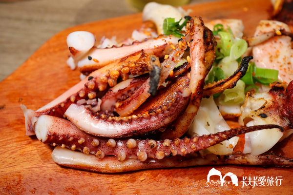 買醉串燒酒場：宜蘭宵夜-買醉串燒酒場｜宜大旁超高CP值的燒烤串燒炸物沙朗牛排與烤魷魚