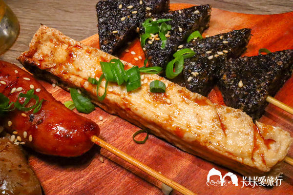 買醉串燒酒場：宜蘭宵夜-買醉串燒酒場｜宜大旁超高CP值的燒烤串燒炸物沙朗牛排與烤魷魚