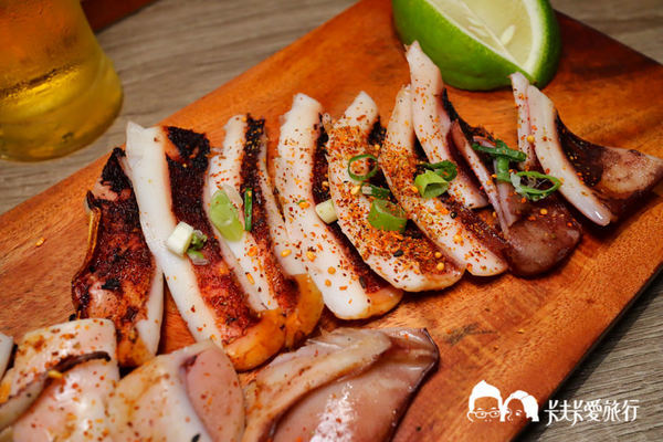 買醉串燒酒場：宜蘭宵夜-買醉串燒酒場｜宜大旁超高CP值的燒烤串燒炸物沙朗牛排與烤魷魚