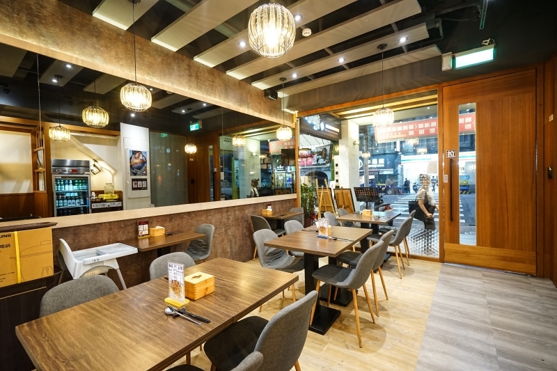 跳躍的宅男 - [中山區美食] 台北也有韓式中華料理可以吃 大推海鮮炒碼麵 黑色炸醬麵 乾烹雞推薦 南京復興站美食 -馬醬韓國中華料理