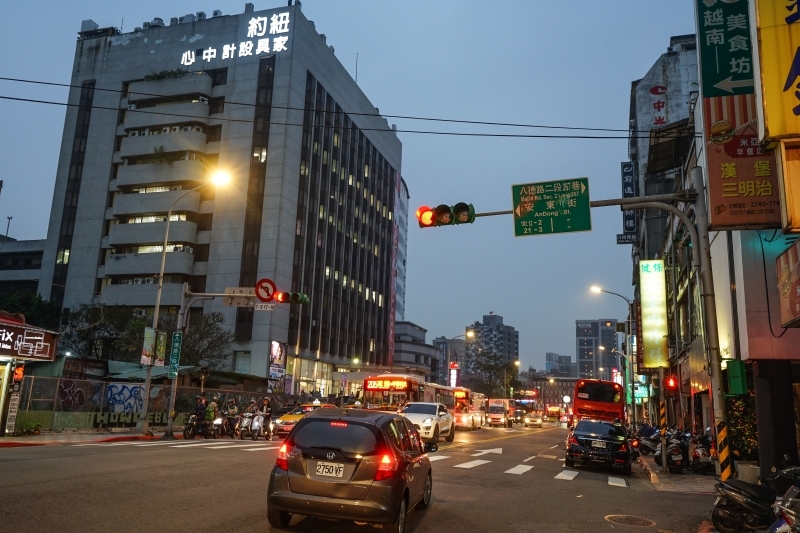 跳躍的宅男 - [中山區美食] 台北也有韓式中華料理可以吃 大推海鮮炒碼麵 黑色炸醬麵 乾烹雞推薦 南京復興站美食 -馬醬韓國中華料理