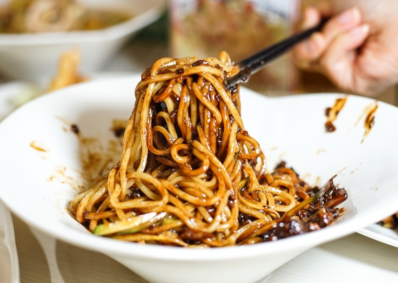 跳躍的宅男 - [中山區美食] 台北也有韓式中華料理可以吃 大推海鮮炒碼麵 黑色炸醬麵 乾烹雞推薦 南京復興站美食 -馬醬韓國中華料理