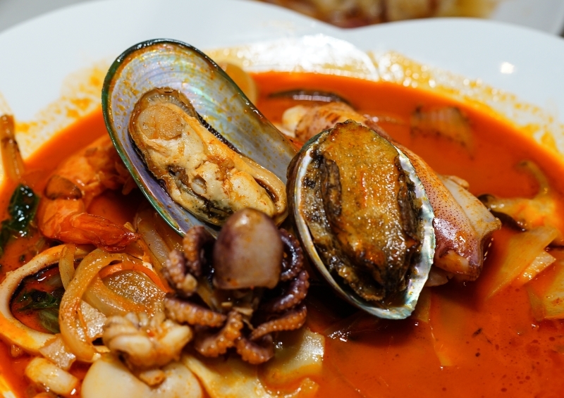 跳躍的宅男 - [中山區美食] 台北也有韓式中華料理可以吃 大推海鮮炒碼麵 黑色炸醬麵 乾烹雞推薦 南京復興站美食 -馬醬韓國中華料理