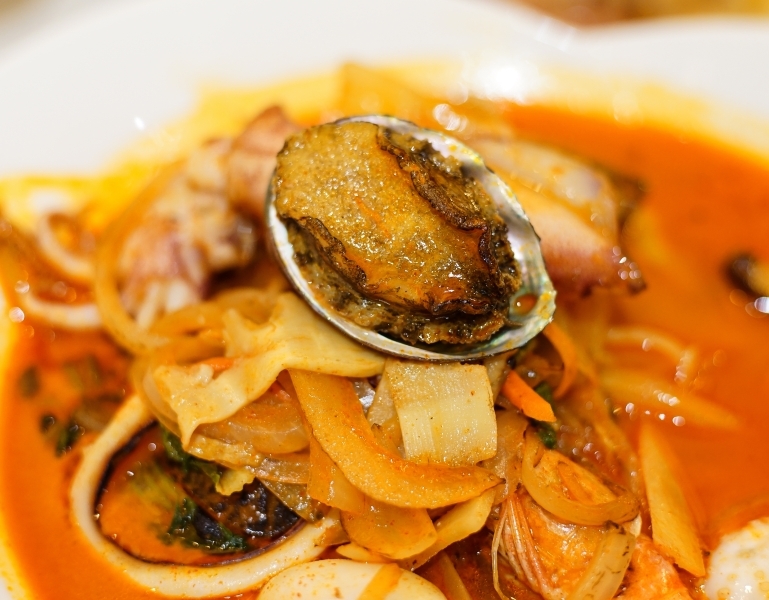 跳躍的宅男 - [中山區美食] 台北也有韓式中華料理可以吃 大推海鮮炒碼麵 黑色炸醬麵 乾烹雞推薦 南京復興站美食 -馬醬韓國中華料理