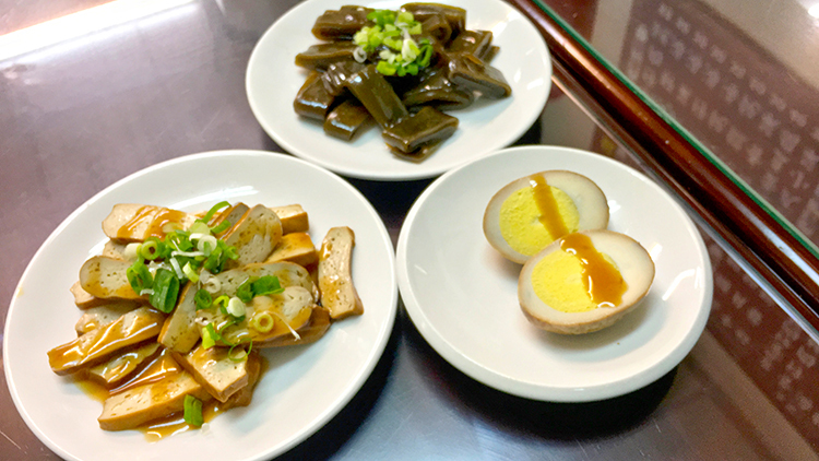 牯嶺油飯骨仔肉湯 牯嶺油飯,中正紀念堂美食,我不是他媽媽,中正國中美食,國語實小美食,總統府美食,南門市場,街邊小吃,銅板美食,百元吃到飽,豆味行,無名小吃