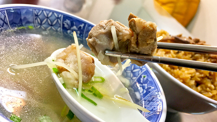 牯嶺油飯骨仔肉湯 牯嶺油飯,中正紀念堂美食,我不是他媽媽,金鋒滷肉飯,南門福州乾麵,建中黑糖刨冰,南海路美食,北一女美食,烏醋拌麵,骨仔肉,骨仔肉湯,大橋頭油飯