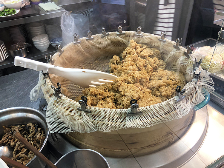 牯嶺油飯骨仔肉湯 牯嶺油飯,中正紀念堂美食,我不是他媽媽,金鋒滷肉飯,台北美食,台北好吃油飯,淡水線美食,捷運美食,舊書店,書街,滷味,龍門客棧,不加味精