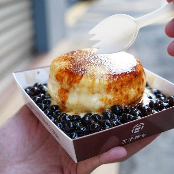 王子神谷 おうじかみや-逢甲店：【台中西屯區】台南超夯王子神谷日式厚鬆餅在逢甲夜市也吃得到囉 平價又美味的散步甜點