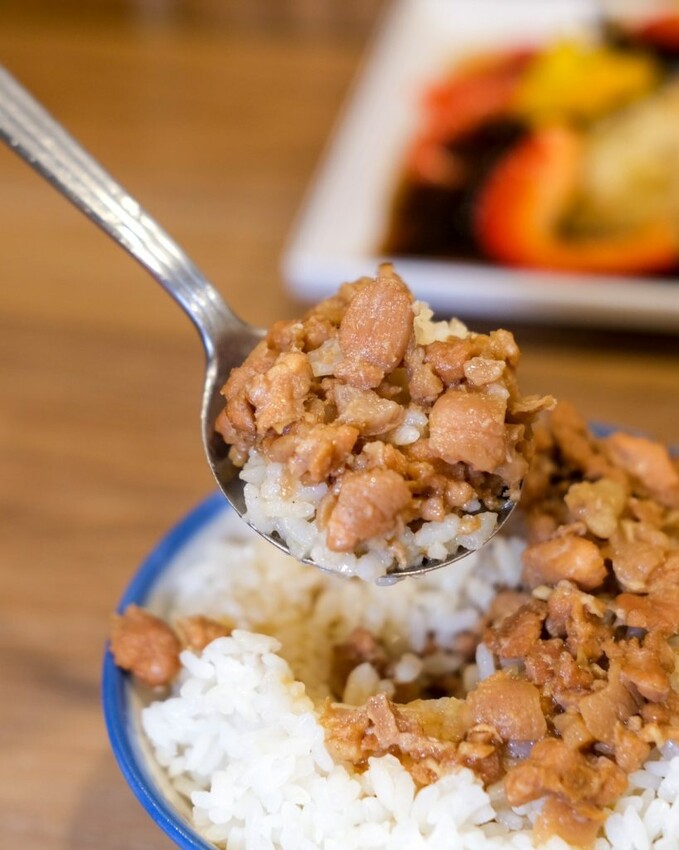 【台中美食】阿旺澄食堂｜豐原・傳承30年的在地人氣小吃，搬家改裝後質感大大升級 ! - 肉依小姐吃什麼