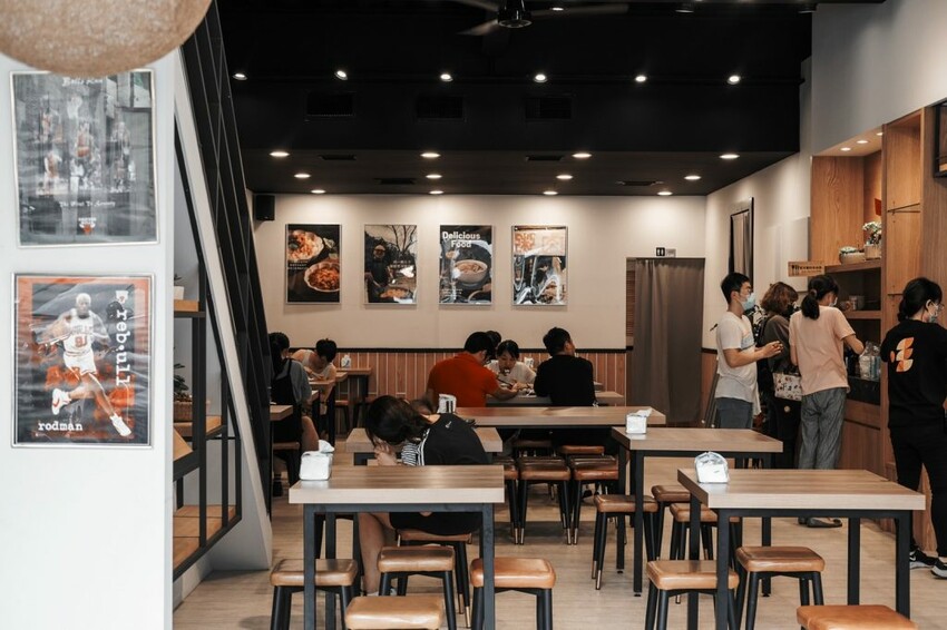 【台中美食】阿旺澄食堂｜豐原・傳承30年的在地人氣小吃，搬家改裝後質感大大升級 ! - 肉依小姐吃什麼