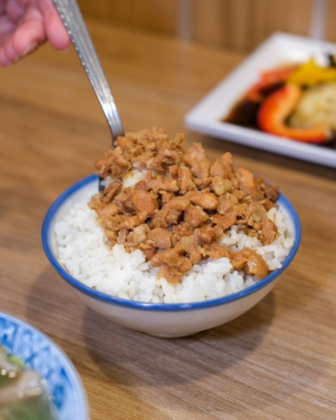【台中美食】阿旺澄食堂｜豐原・傳承30年的在地人氣小吃，搬家改裝後質感大大升級 ! - 肉依小姐吃什麼