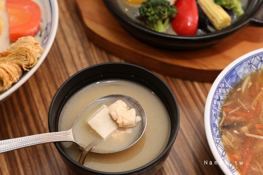 台中中國醫|滷菩提蔬食料理。Google4.4顆星，純手工招牌素湯包，回味蔬餃子 - Nana愛旅行札記