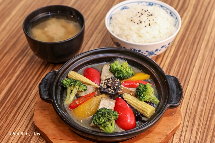 台中中國醫|滷菩提蔬食料理。Google4.4顆星，純手工招牌素湯包，回味蔬餃子 - Nana愛旅行札記