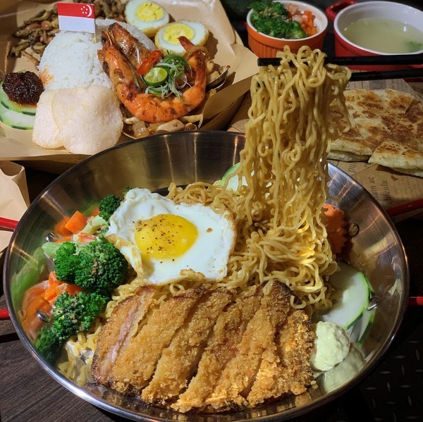 丁椰正宗新加坡料理：【苗栗頭份】丁椰正宗新加坡料理讓你體驗豐盛的南洋風味~加飯、加麵不用錢~尚順廣場多一個聚餐好去處