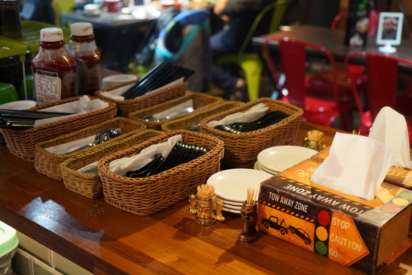 丁椰正宗新加坡料理：【苗栗頭份】丁椰正宗新加坡料理讓你體驗豐盛的南洋風味~加飯、加麵不用錢~尚順廣場多一個聚餐好去處