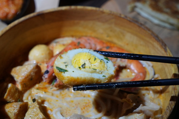 丁椰正宗新加坡料理：【苗栗頭份】丁椰正宗新加坡料理讓你體驗豐盛的南洋風味~加飯、加麵不用錢~尚順廣場多一個聚餐好去處