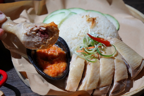 丁椰正宗新加坡料理：【苗栗頭份】丁椰正宗新加坡料理讓你體驗豐盛的南洋風味~加飯、加麵不用錢~尚順廣場多一個聚餐好去處