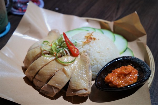 丁椰正宗新加坡料理：【苗栗頭份】丁椰正宗新加坡料理讓你體驗豐盛的南洋風味~加飯、加麵不用錢~尚順廣場多一個聚餐好去處