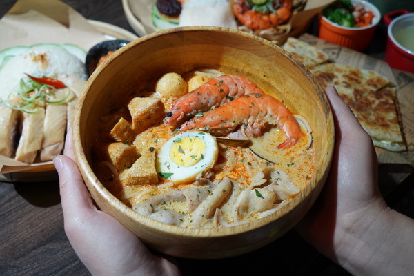 丁椰正宗新加坡料理：【苗栗頭份】丁椰正宗新加坡料理讓你體驗豐盛的南洋風味~加飯、加麵不用錢~尚順廣場多一個聚餐好去處