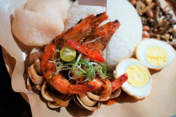 丁椰正宗新加坡料理：【苗栗頭份】丁椰正宗新加坡料理讓你體驗豐盛的南洋風味~加飯、加麵不用錢~尚順廣場多一個聚餐好去處