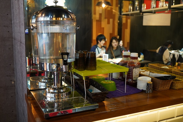 丁椰正宗新加坡料理：【苗栗頭份】丁椰正宗新加坡料理讓你體驗豐盛的南洋風味~加飯、加麵不用錢~尚順廣場多一個聚餐好去處