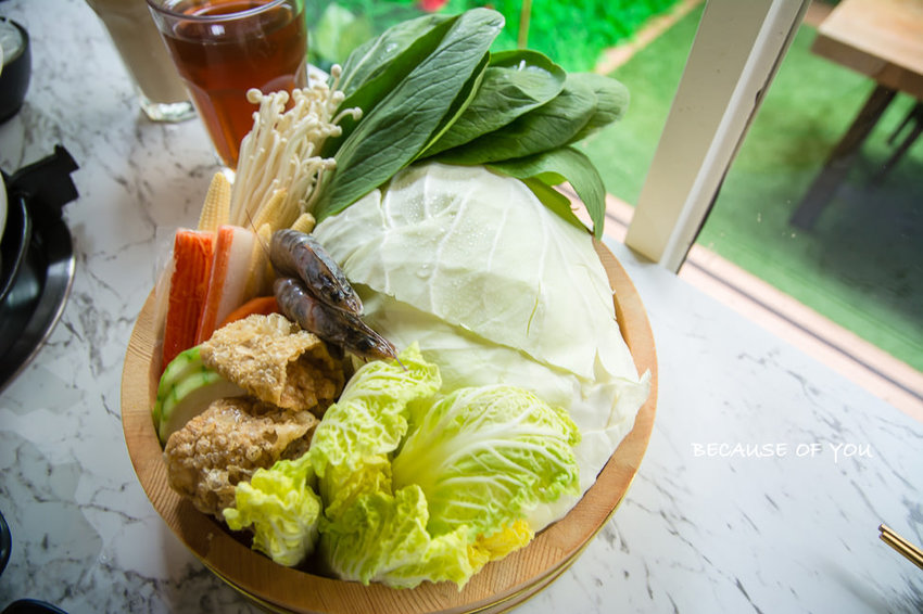 |高雄美食|因為有您,精緻法式琺瑯鍋物餐廳,二樓戶外還有IG網美打卡牆 - 阿婷的旅行札記。