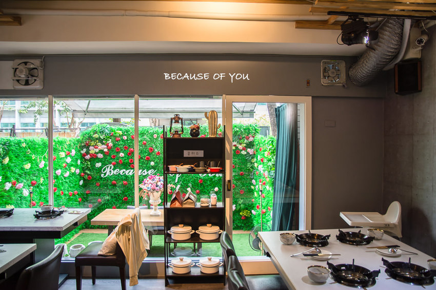 |高雄美食|因為有您,精緻法式琺瑯鍋物餐廳,二樓戶外還有IG網美打卡牆 - 阿婷的旅行札記。