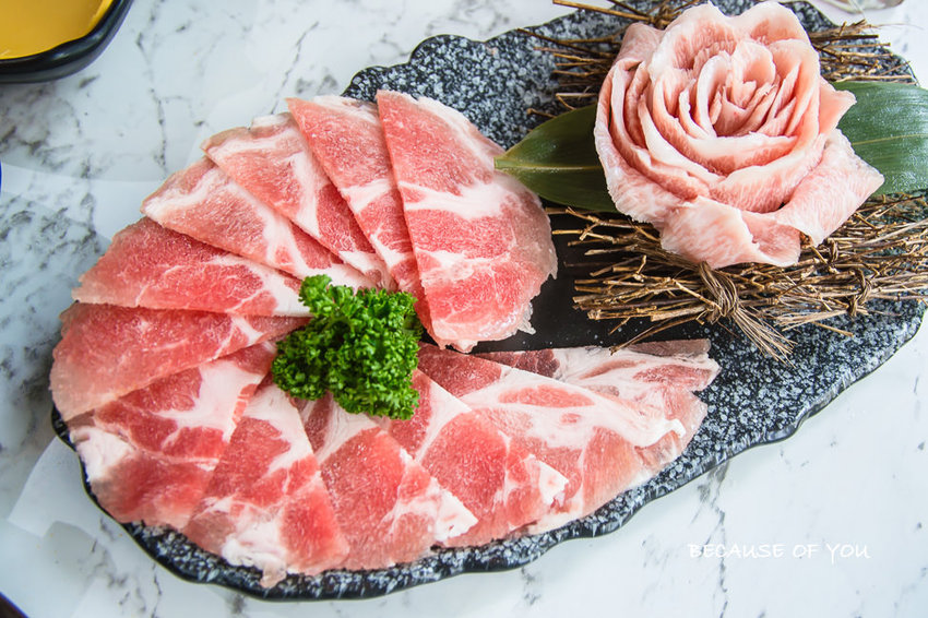 |高雄美食|因為有您,精緻法式琺瑯鍋物餐廳,二樓戶外還有IG網美打卡牆 - 阿婷的旅行札記。