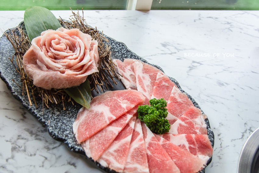 |高雄美食|因為有您,精緻法式琺瑯鍋物餐廳,二樓戶外還有IG網美打卡牆 - 阿婷的旅行札記。