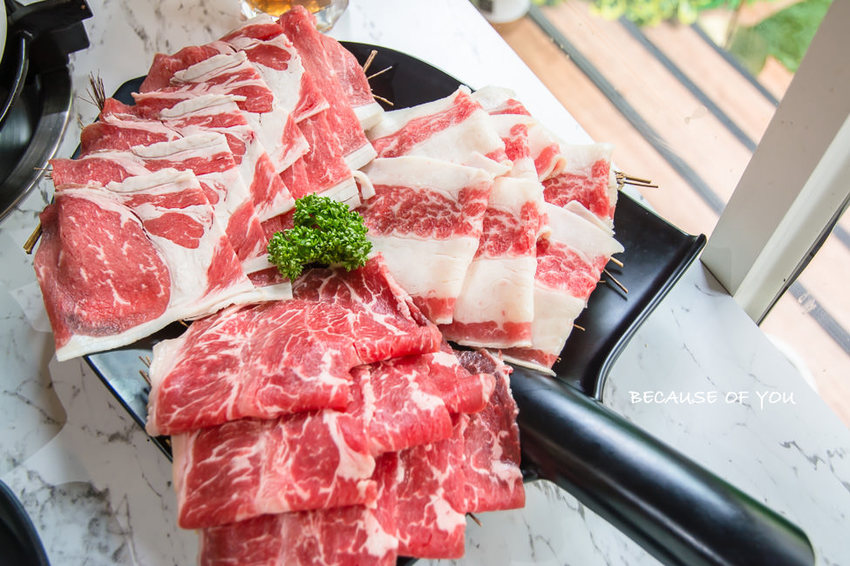 |高雄美食|因為有您,精緻法式琺瑯鍋物餐廳,二樓戶外還有IG網美打卡牆 - 阿婷的旅行札記。