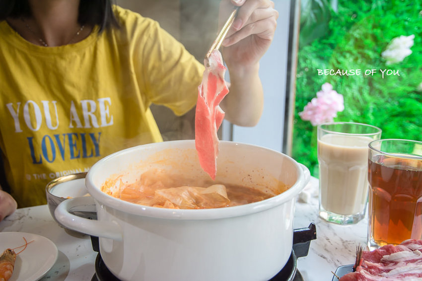 |高雄美食|因為有您,精緻法式琺瑯鍋物餐廳,二樓戶外還有IG網美打卡牆 - 阿婷的旅行札記。