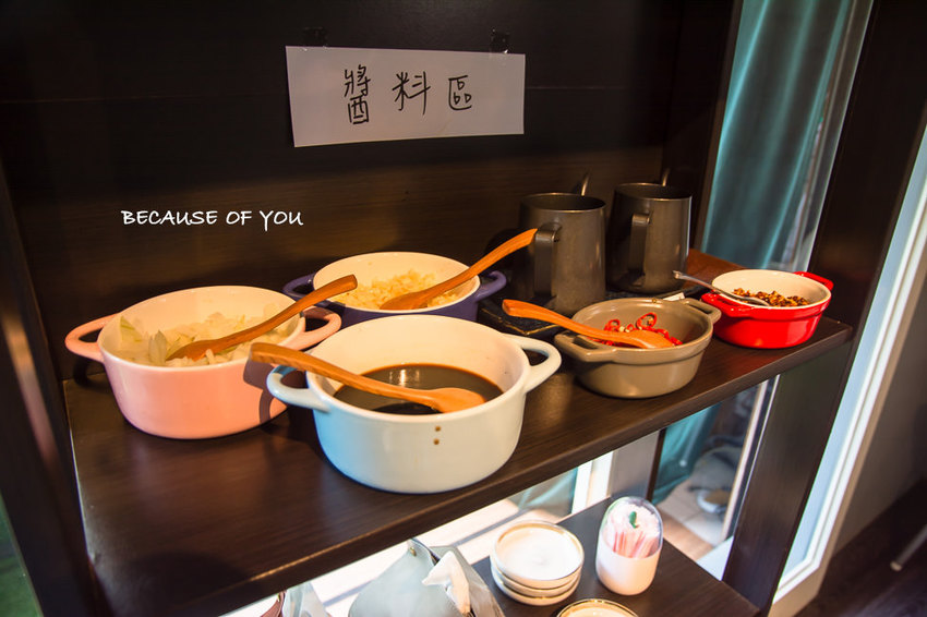 |高雄美食|因為有您,精緻法式琺瑯鍋物餐廳,二樓戶外還有IG網美打卡牆 - 阿婷的旅行札記。