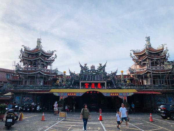 圓圓家愛吃貨-《新北美食》金山老街大碗名物-金山大碗螃蟹/海鮮麵/海鮮粥，食量小別開玩笑，兩人一碗剛剛好