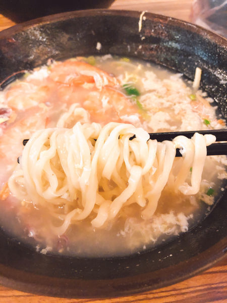 圓圓家愛吃貨-《新北美食》金山老街大碗名物-金山大碗螃蟹/海鮮麵/海鮮粥，食量小別開玩笑，兩人一碗剛剛好