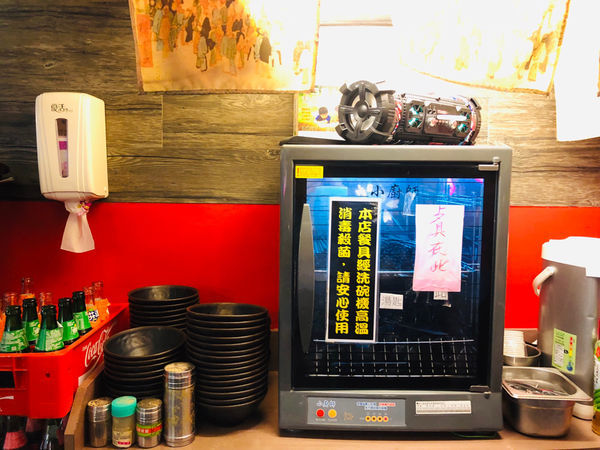 圓圓家愛吃貨-《新北美食》金山老街大碗名物-金山大碗螃蟹/海鮮麵/海鮮粥，食量小別開玩笑，兩人一碗剛剛好