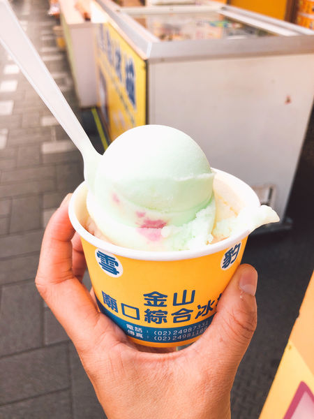 圓圓家愛吃貨-《新北美食》金山老街大碗名物-金山大碗螃蟹/海鮮麵/海鮮粥，食量小別開玩笑，兩人一碗剛剛好