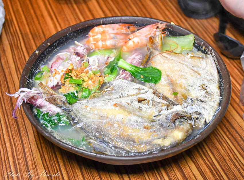 浮誇超大碗的螃蟹粥，二個人根吃不完