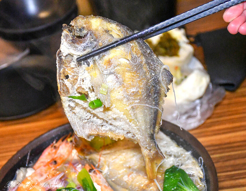 浮誇超大碗的螃蟹粥，二個人根吃不完