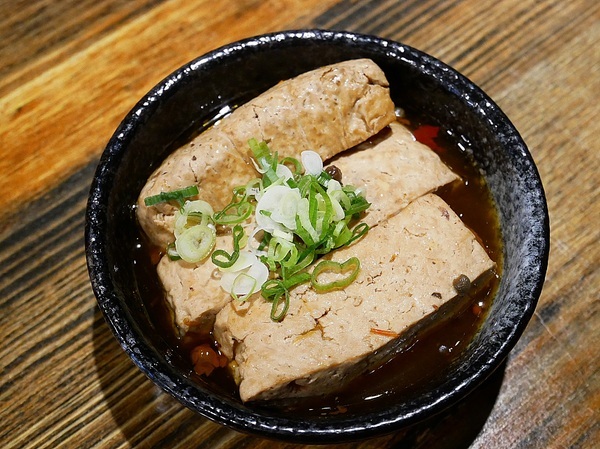 牛霸beefbar：牛霸beefbar-台北大安區牛肉麵  霸氣三寶一次享用  精燉雞粥滿滿精華在裡面 無雷餐點快來踩